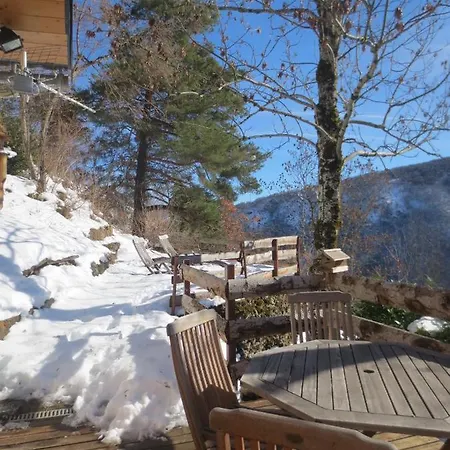 Le De Chalet Larcat